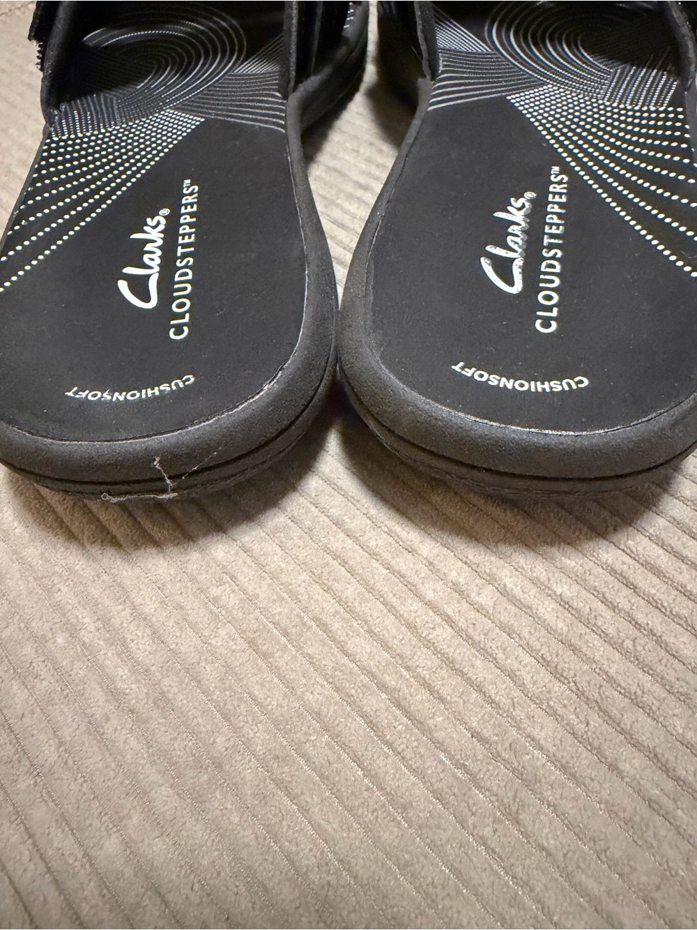 Clarks Women's Black Patent Slide Sandals with Adjustable Straps 8 - Picture 4 of 6
